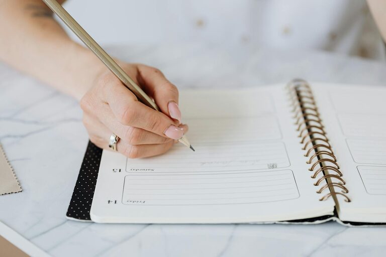 Beginner Guide to Bullet Journaling: Organize Your Life Creatively
